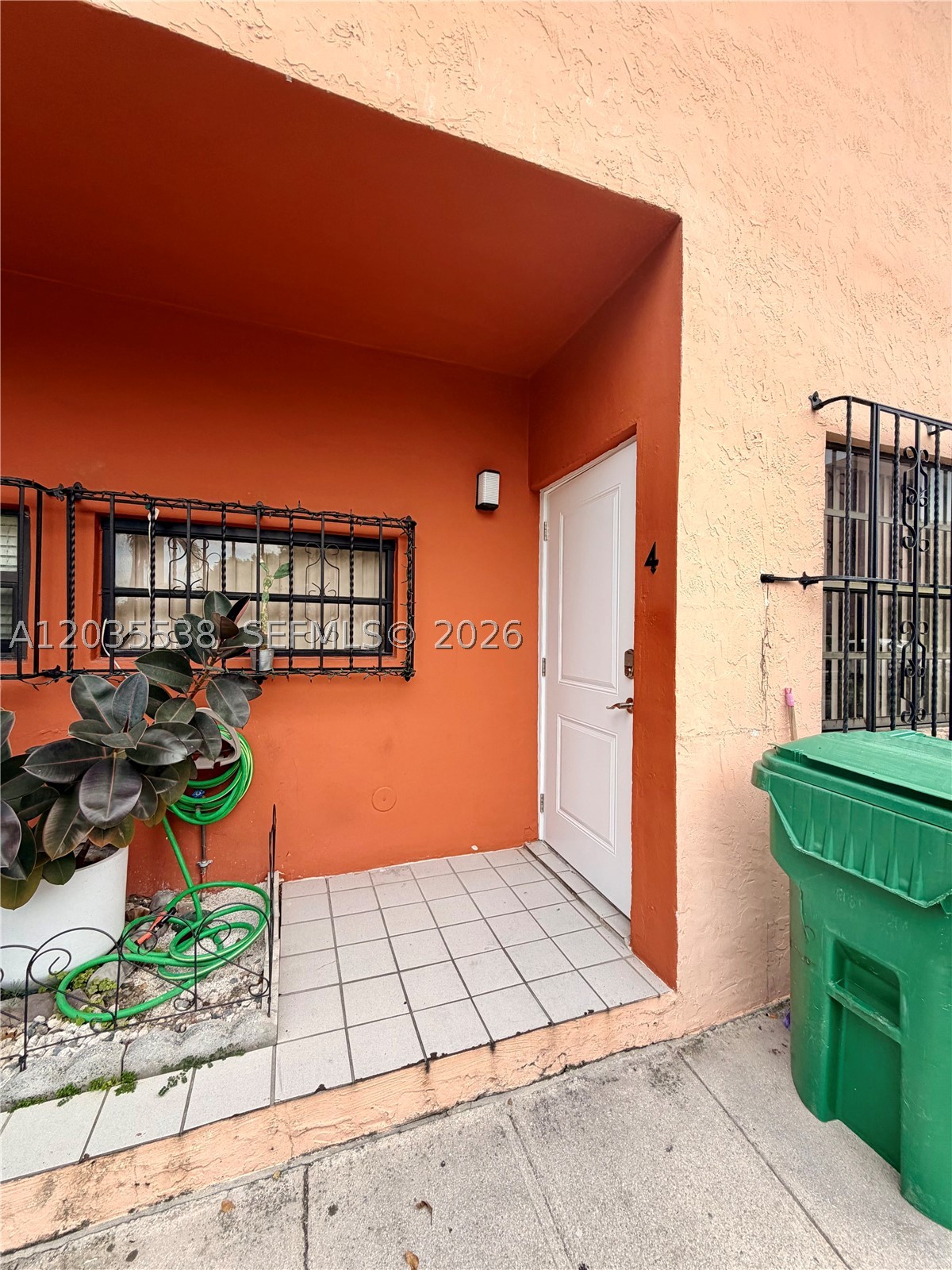 LAGUNA CONDO - Residential