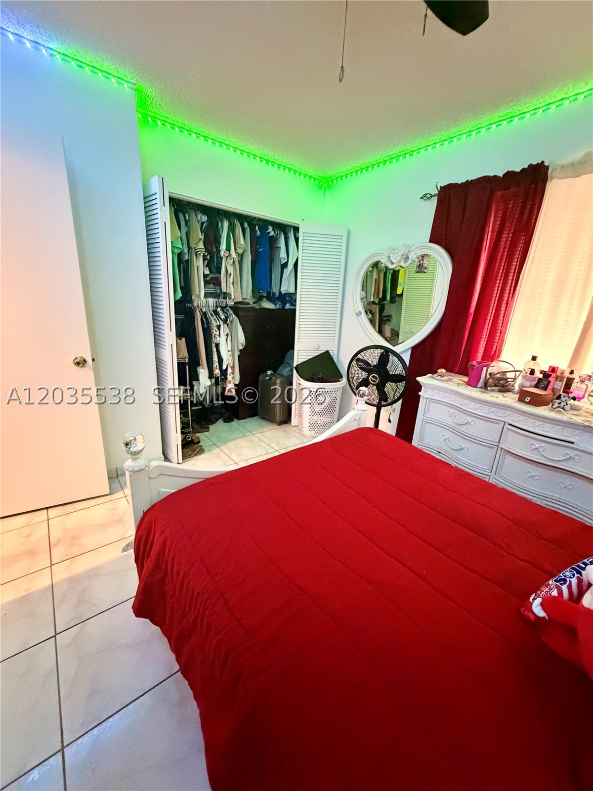 LAGUNA CONDO - Residential