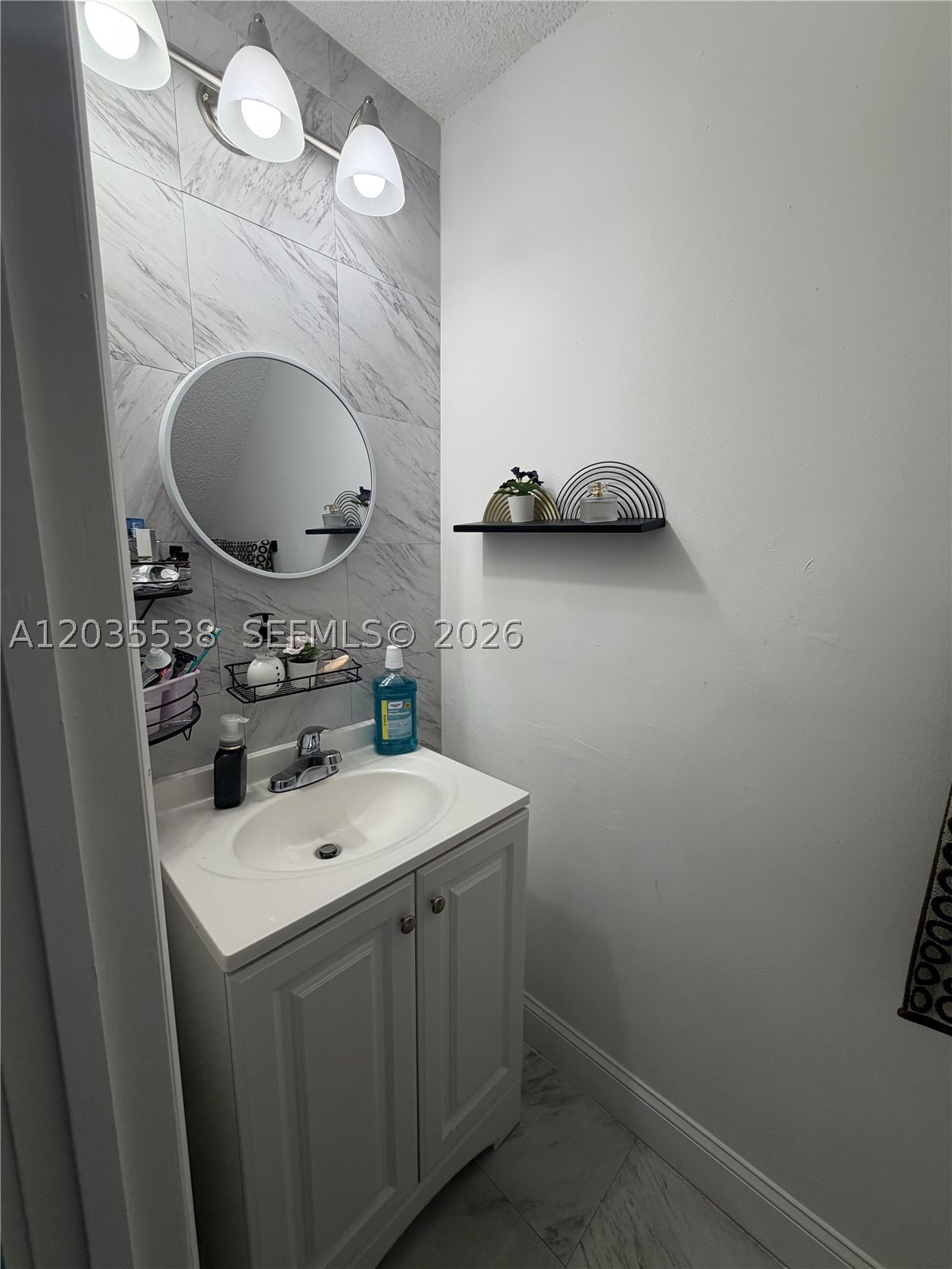 LAGUNA CONDO - Residential