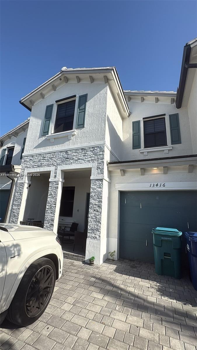 PINE ISLE - Residential