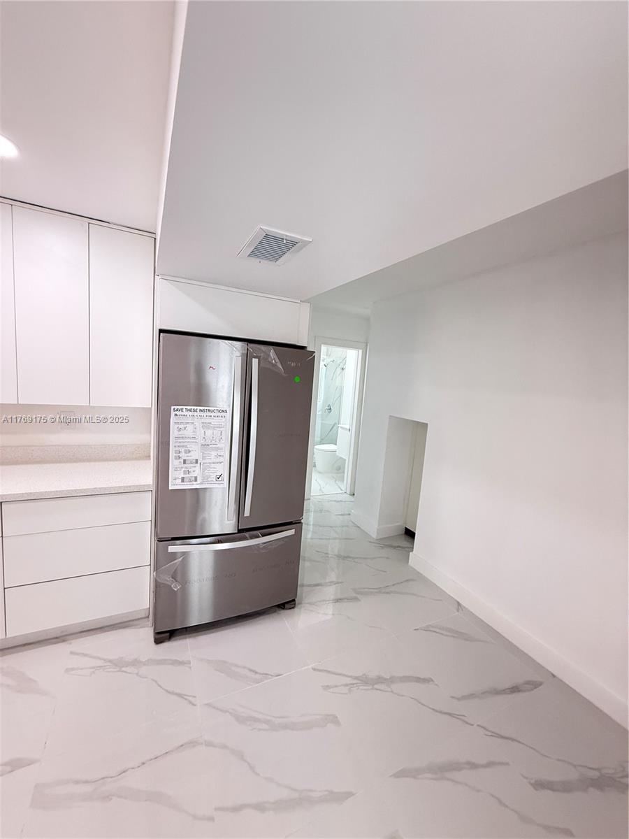 DIXIE HIGHWAY TRACK - Residential Lease