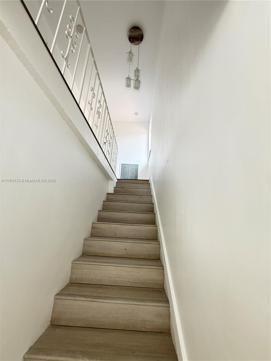 DIXIE HIGHWAY TRACK - Residential Lease