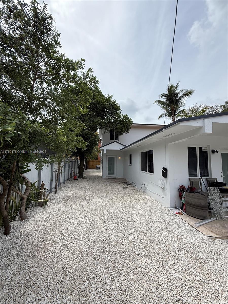 DIXIE HIGHWAY TRACK - Residential Lease