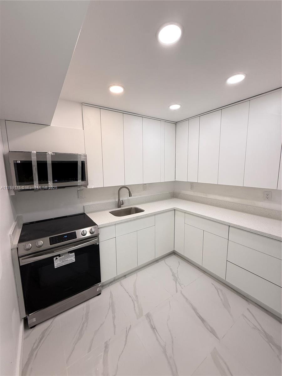 DIXIE HIGHWAY TRACK - Residential Lease
