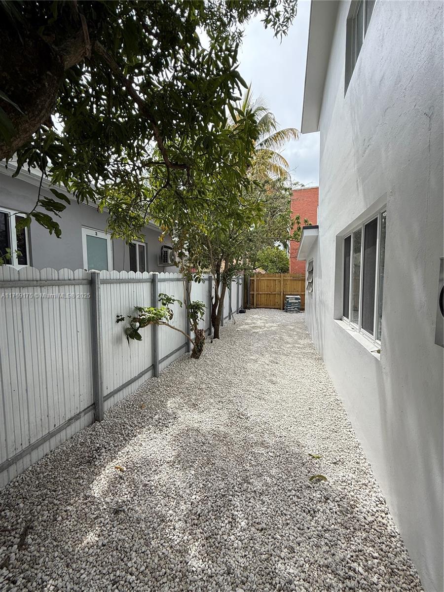 DIXIE HIGHWAY TRACK - Residential Lease