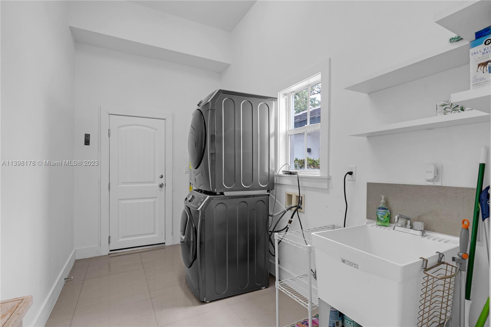 ROBERTS SUB - Residential Lease