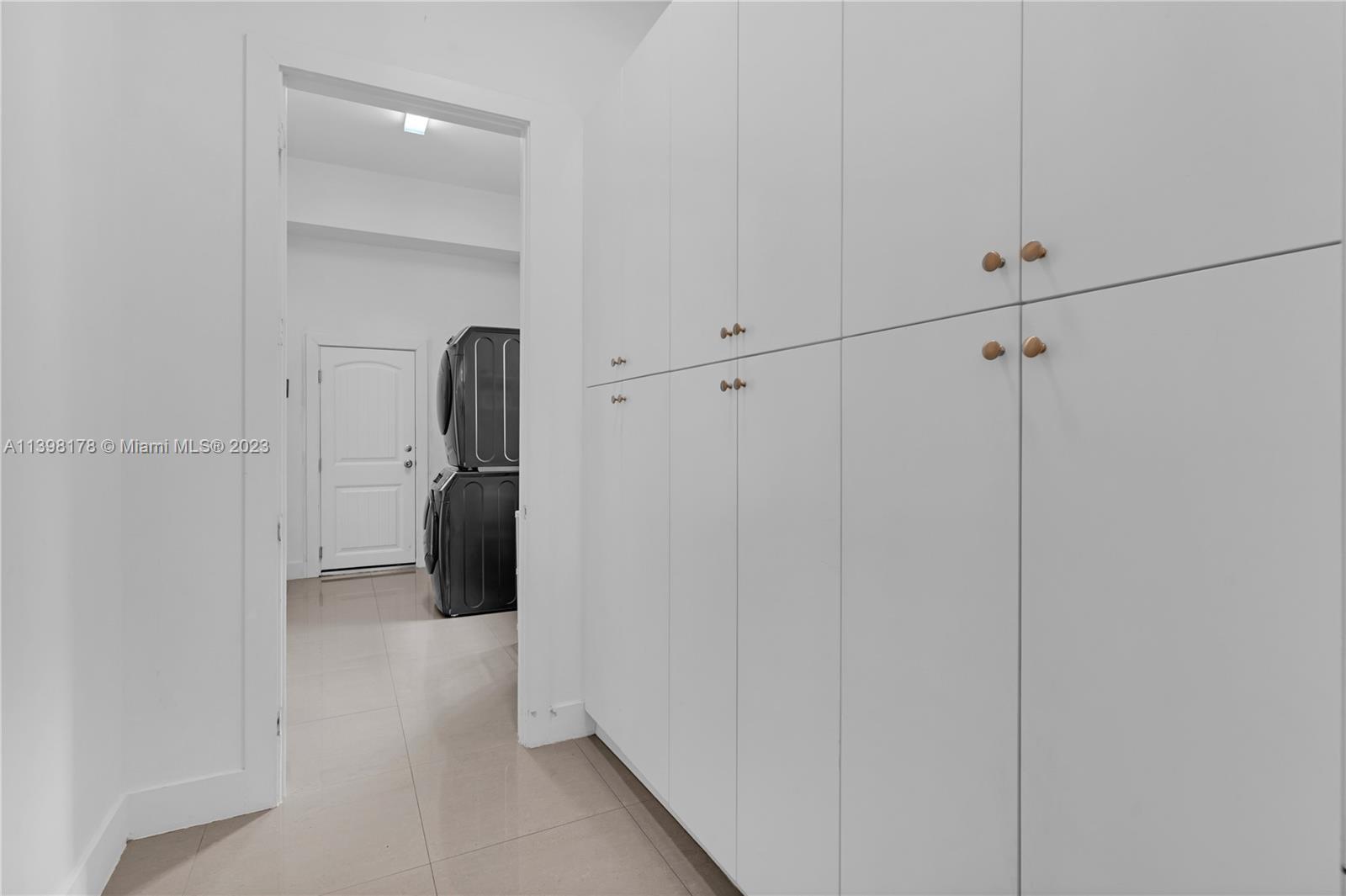 ROBERTS SUB - Residential Lease