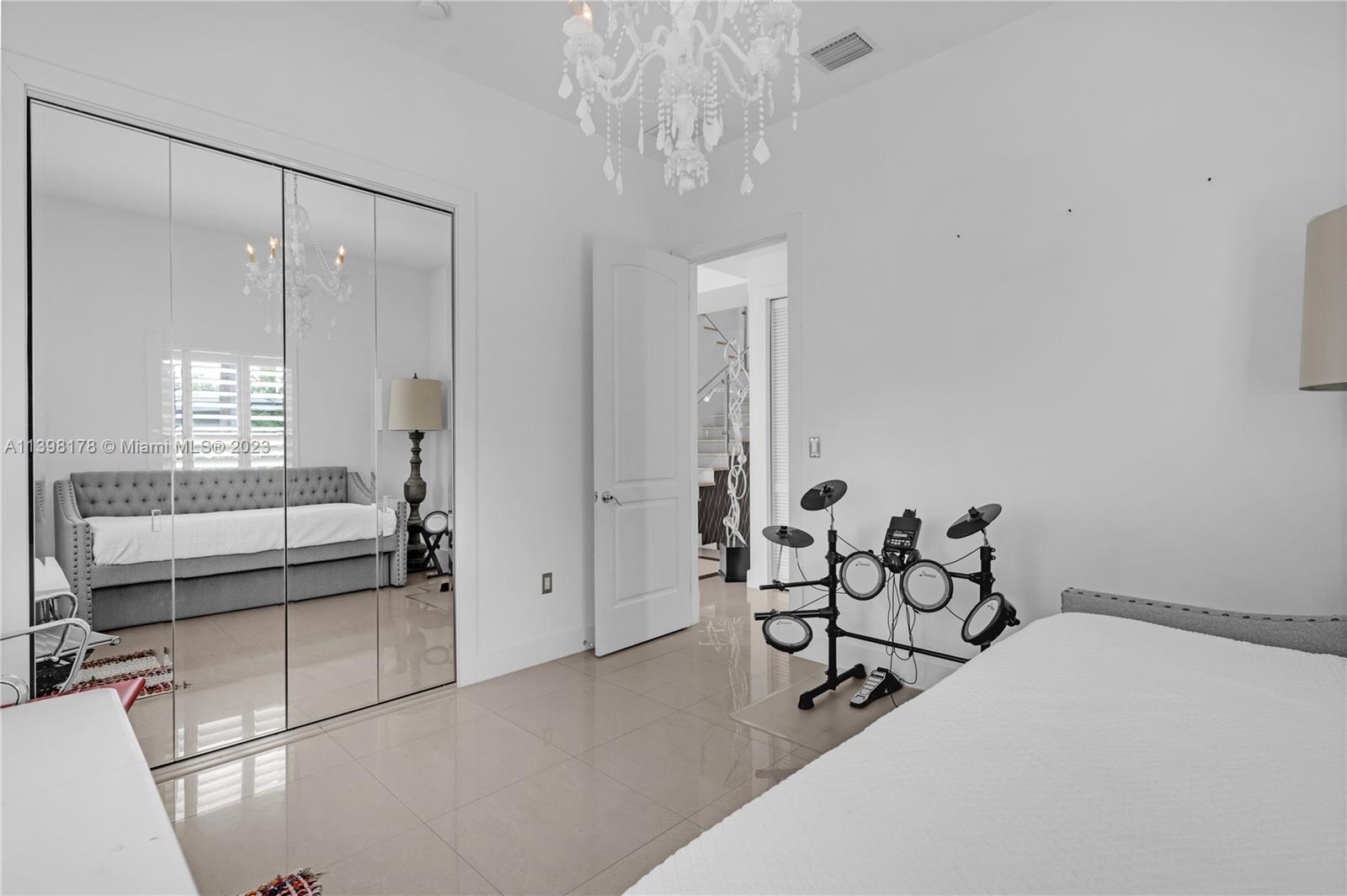 ROBERTS SUB - Residential Lease