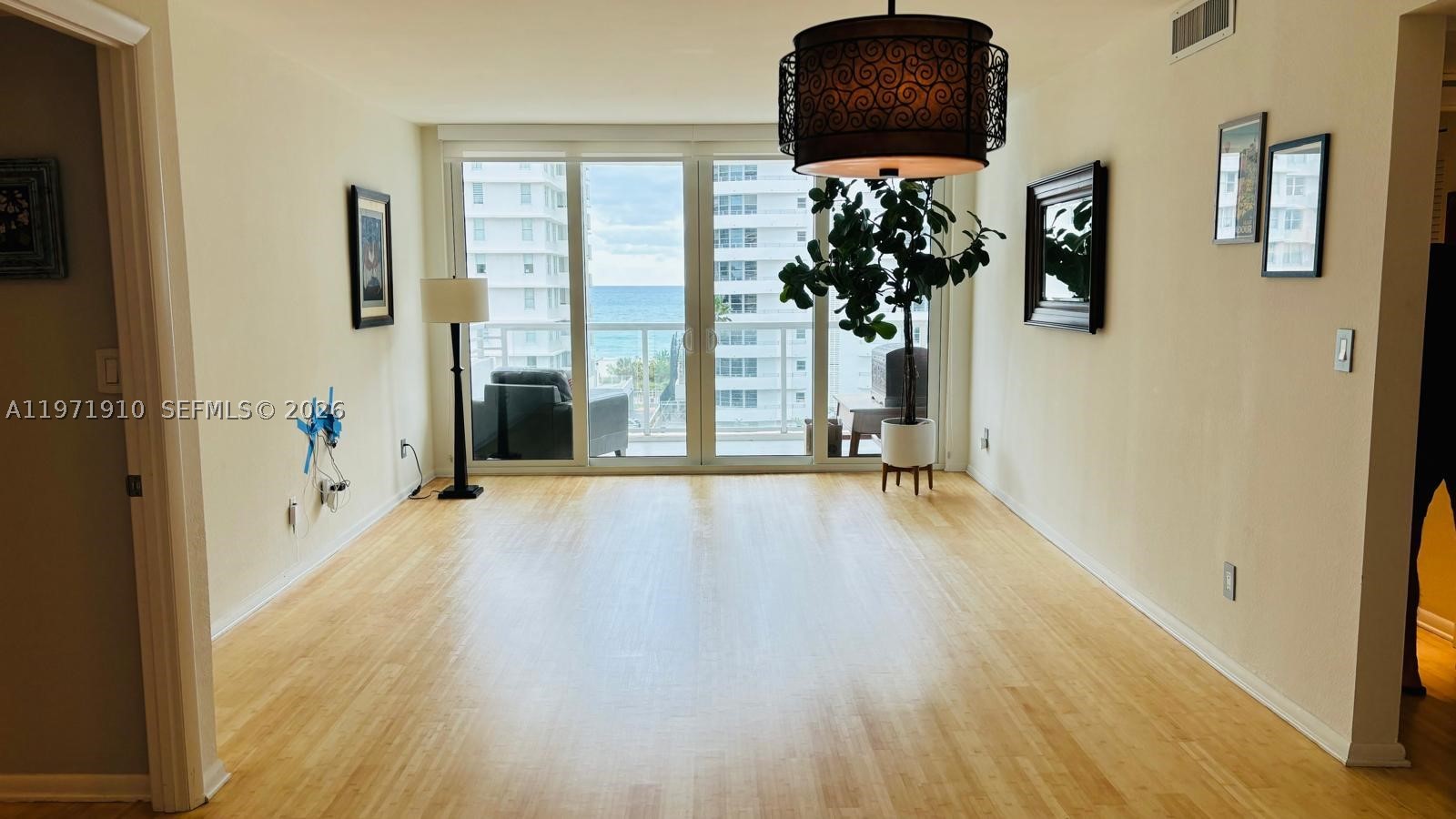 5600 CONDO - Residential