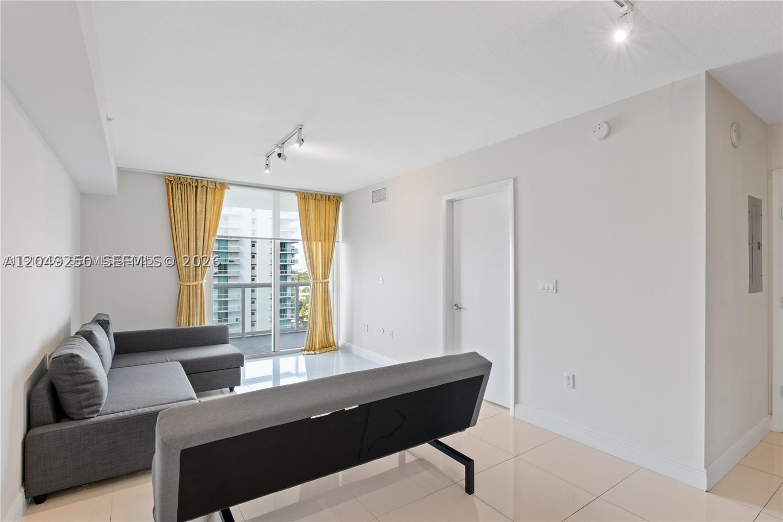TERRAZAS RIVERPARK VILLAG - Residential Lease