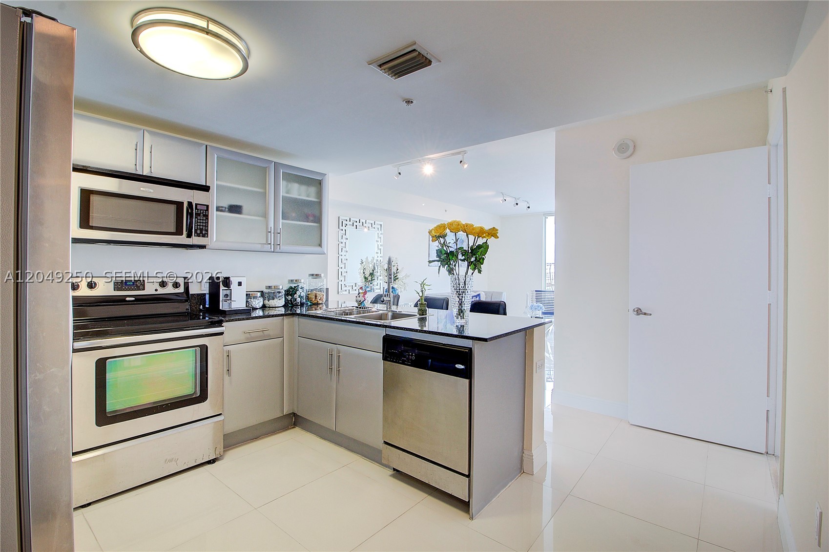 TERRAZAS RIVERPARK VILLAG - Residential Lease