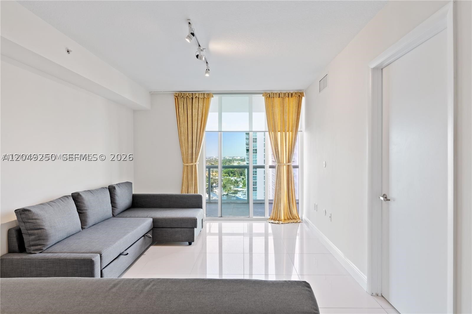 TERRAZAS RIVERPARK VILLAG - Residential Lease