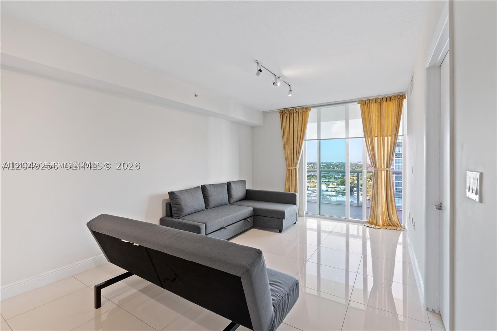 TERRAZAS RIVERPARK VILLAG - Residential Lease