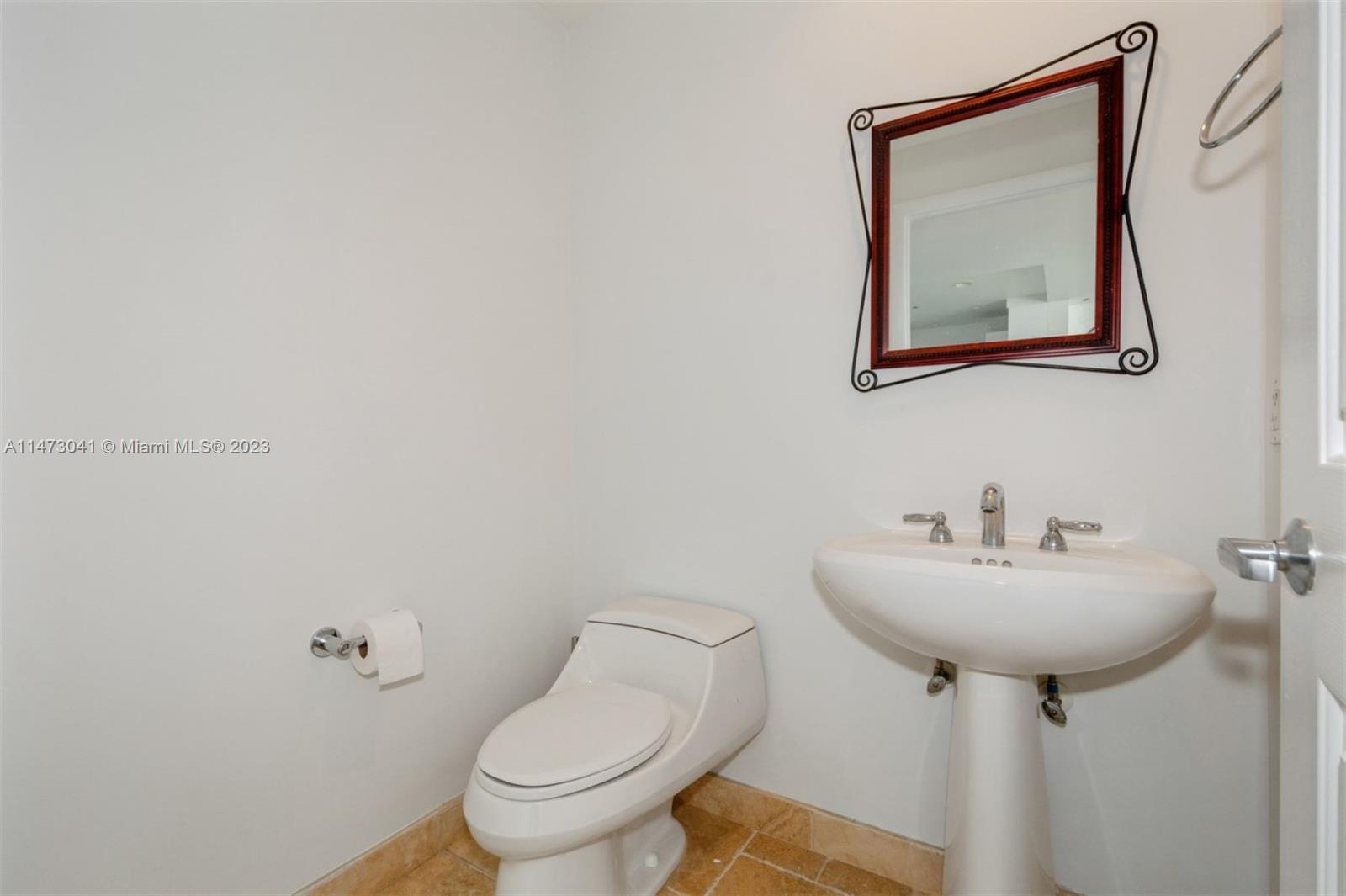 THE PORT RESIDENCES - Residential Lease