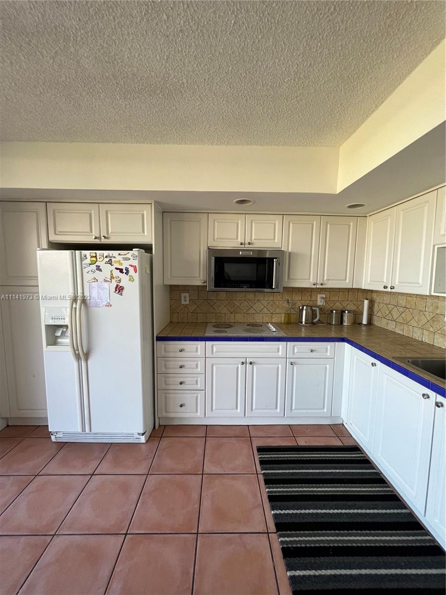 3/2 Apartment in the heart of Kendall. Very close to shopping centers, supermarkets, gas stations and major expressways. Very desirable area to live! Unit is very comfortable with large screened in balcony. Gated community with 24/7 guard. 3 large pools through out the community, picnic areas, tennis court and clubhouse by the main pool. Laundry facilities in the same building - each floor. 1 assigned parking along with many guest parking.