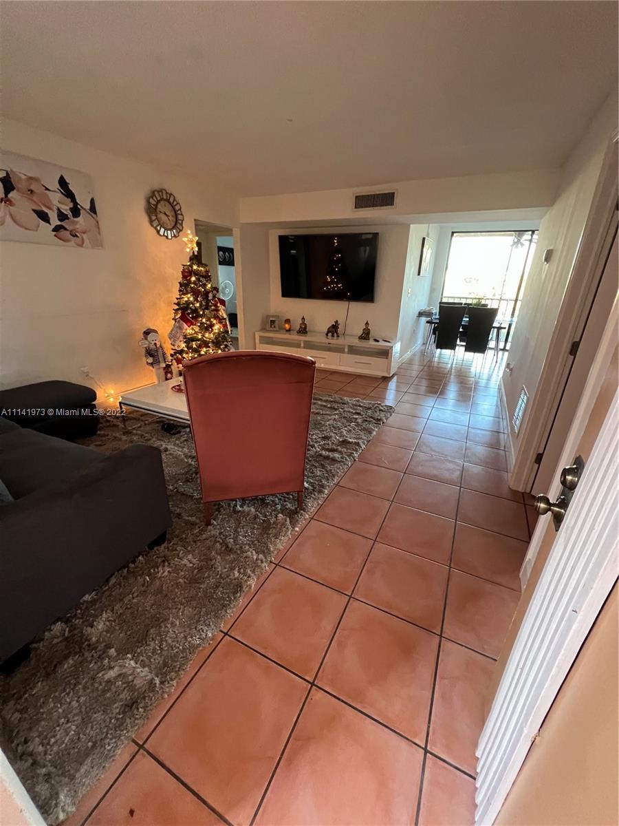 HORIZONS WEST CONDO #5 - Residential Lease