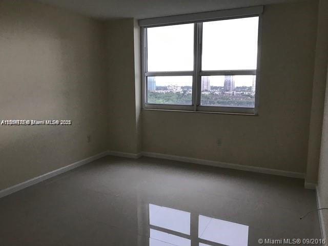 TURNBERRY ON THE GREEN CO - Residential Lease
