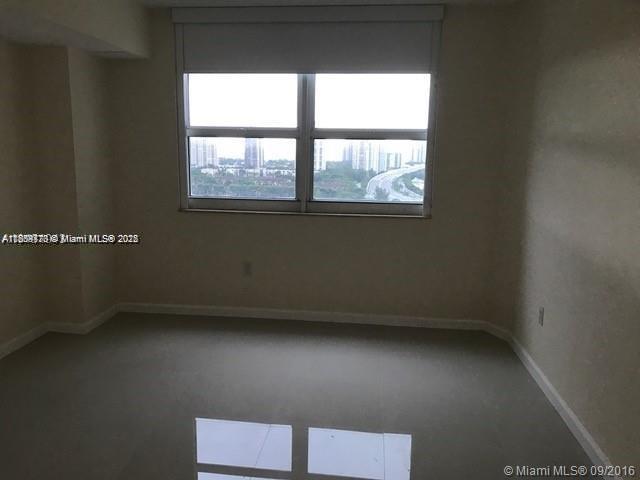 TURNBERRY ON THE GREEN CO - Residential Lease