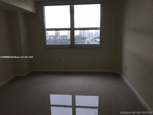 TURNBERRY ON THE GREEN CO - Residential Lease