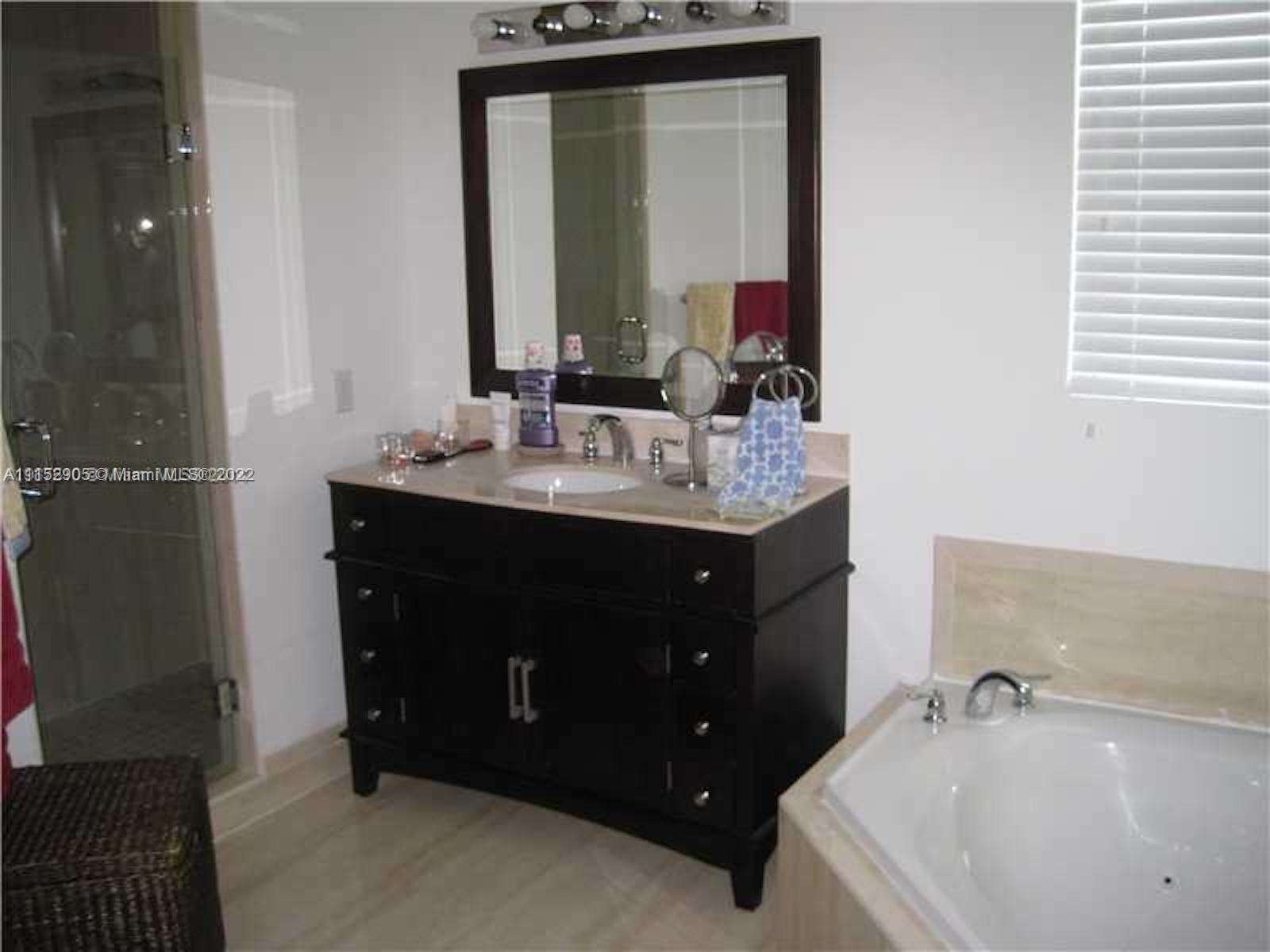 FONTAINEBLEAU WEST NORTH - Residential
