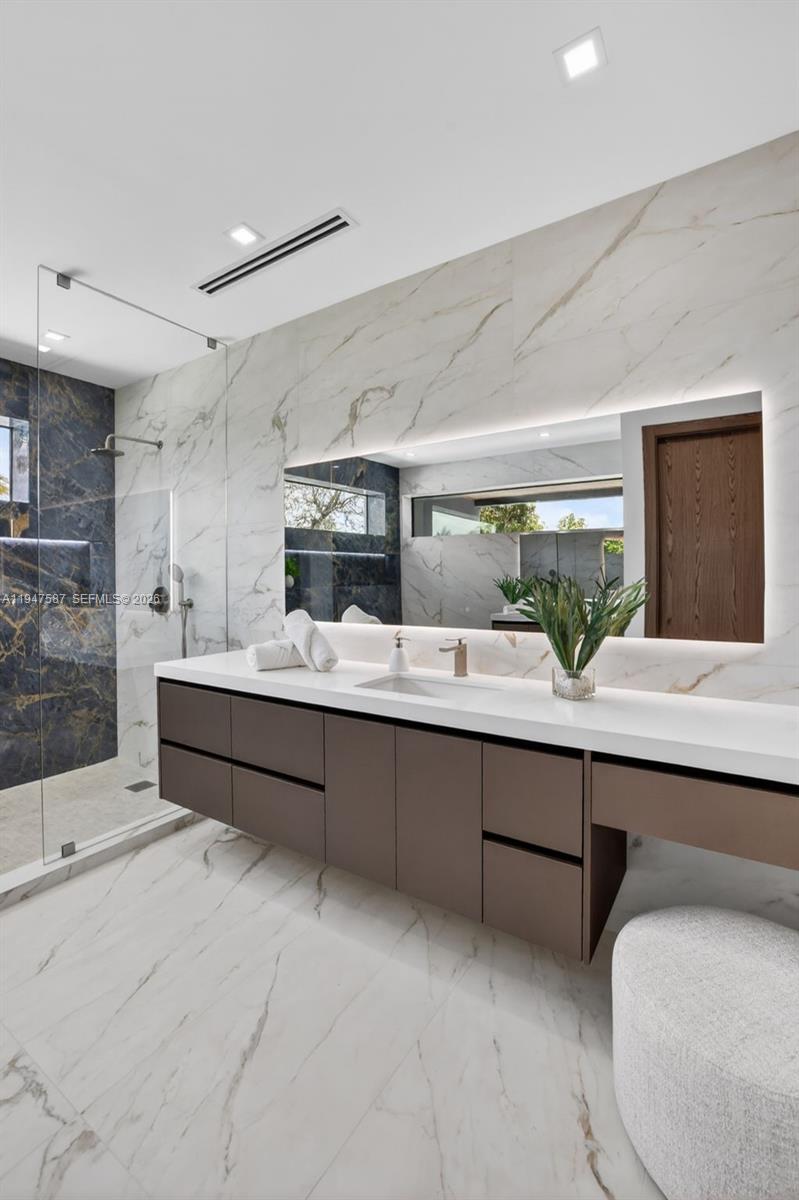 PINEWOOD PLACE RESUB PT - Residential