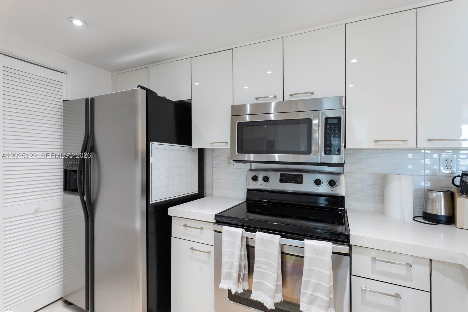 THE FLORIDIAN CONDO - Residential Lease