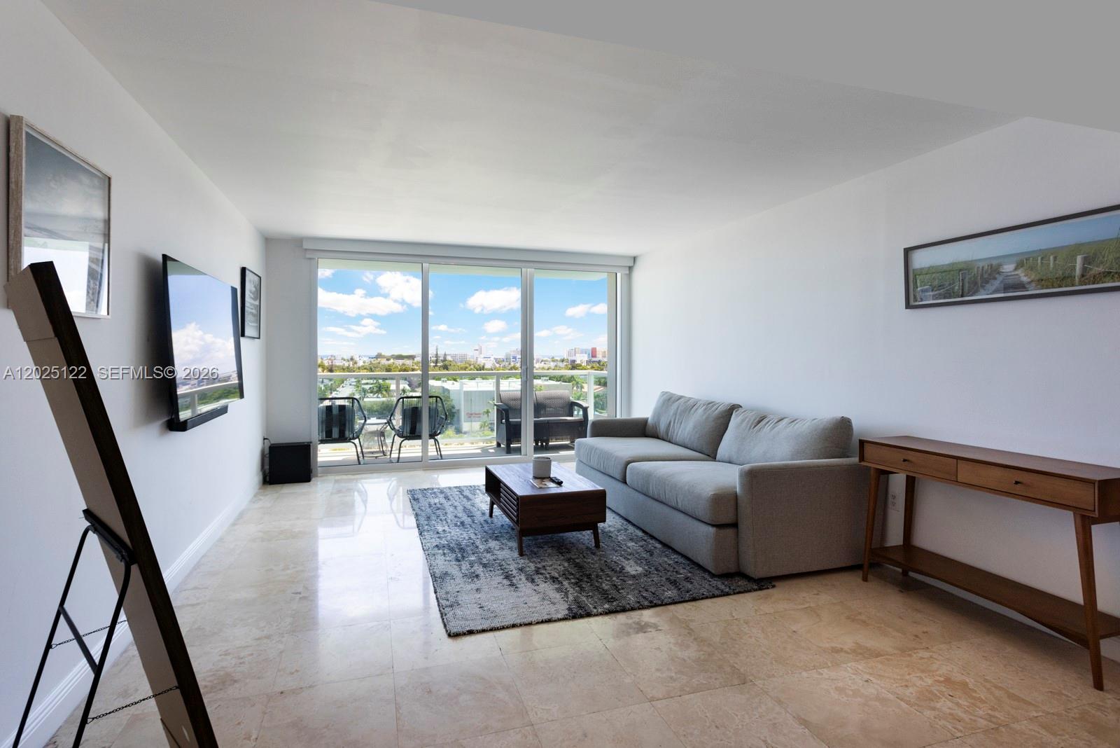 THE FLORIDIAN CONDO - Residential Lease