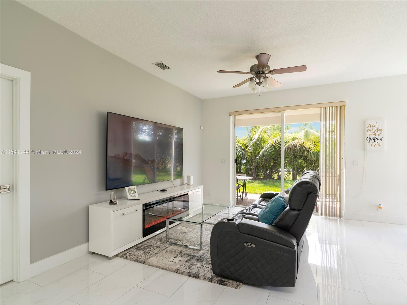 GATEWAY PALMS - Residential