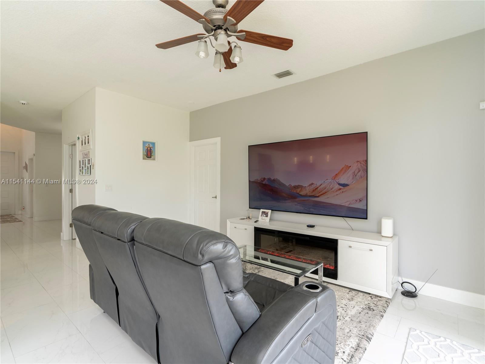 GATEWAY PALMS - Residential
