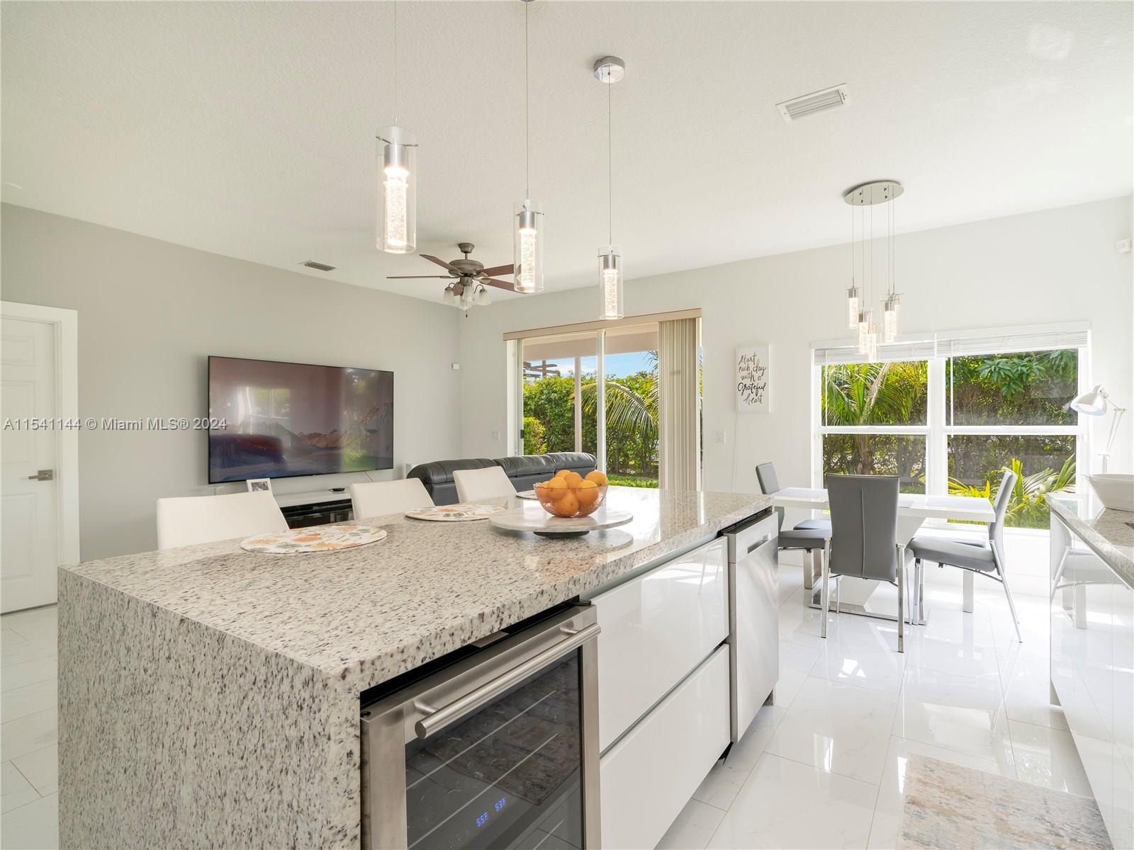 GATEWAY PALMS - Residential