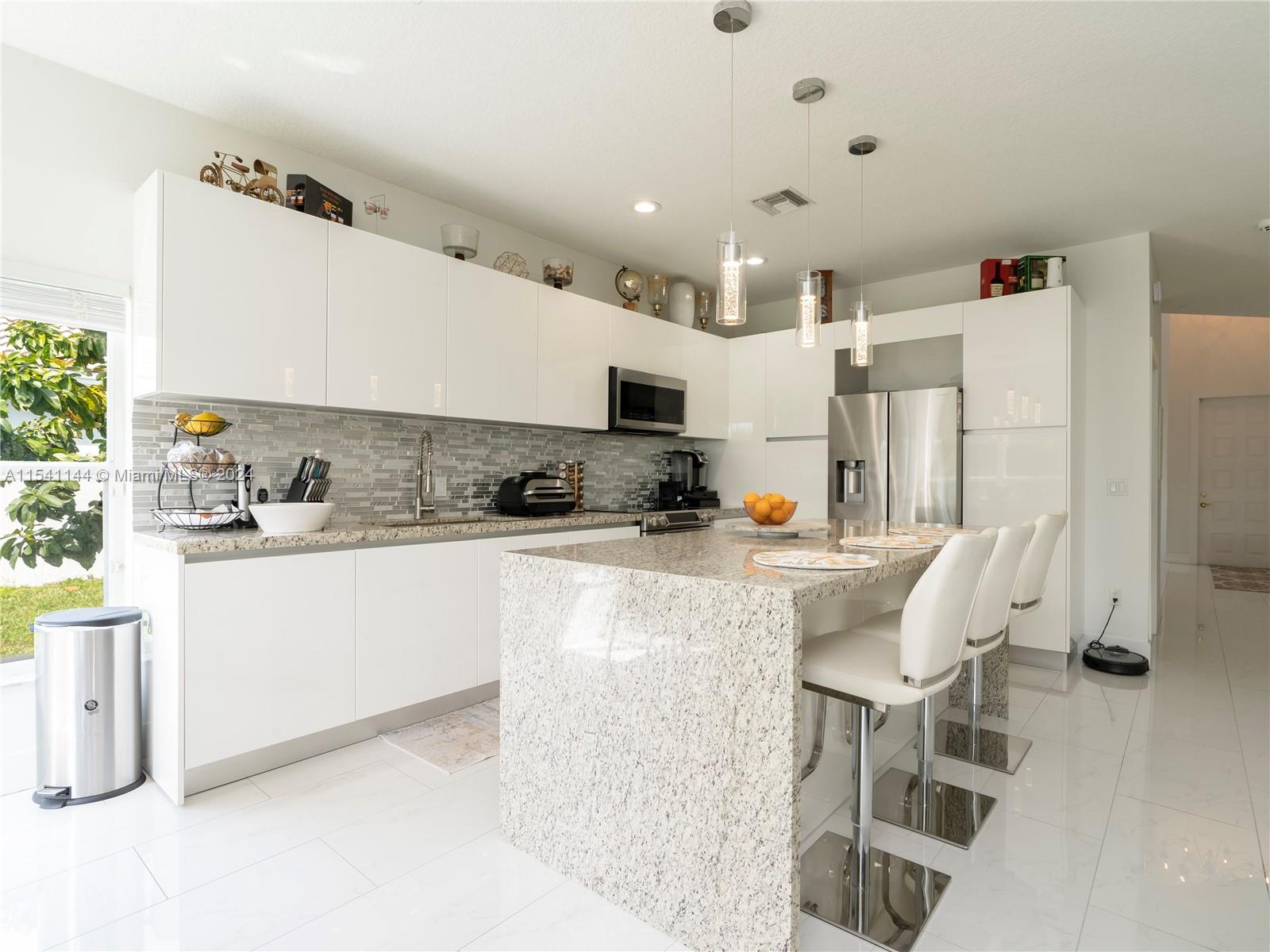 GATEWAY PALMS - Residential