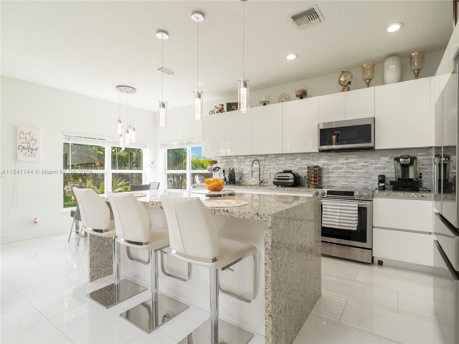 GATEWAY PALMS - Residential