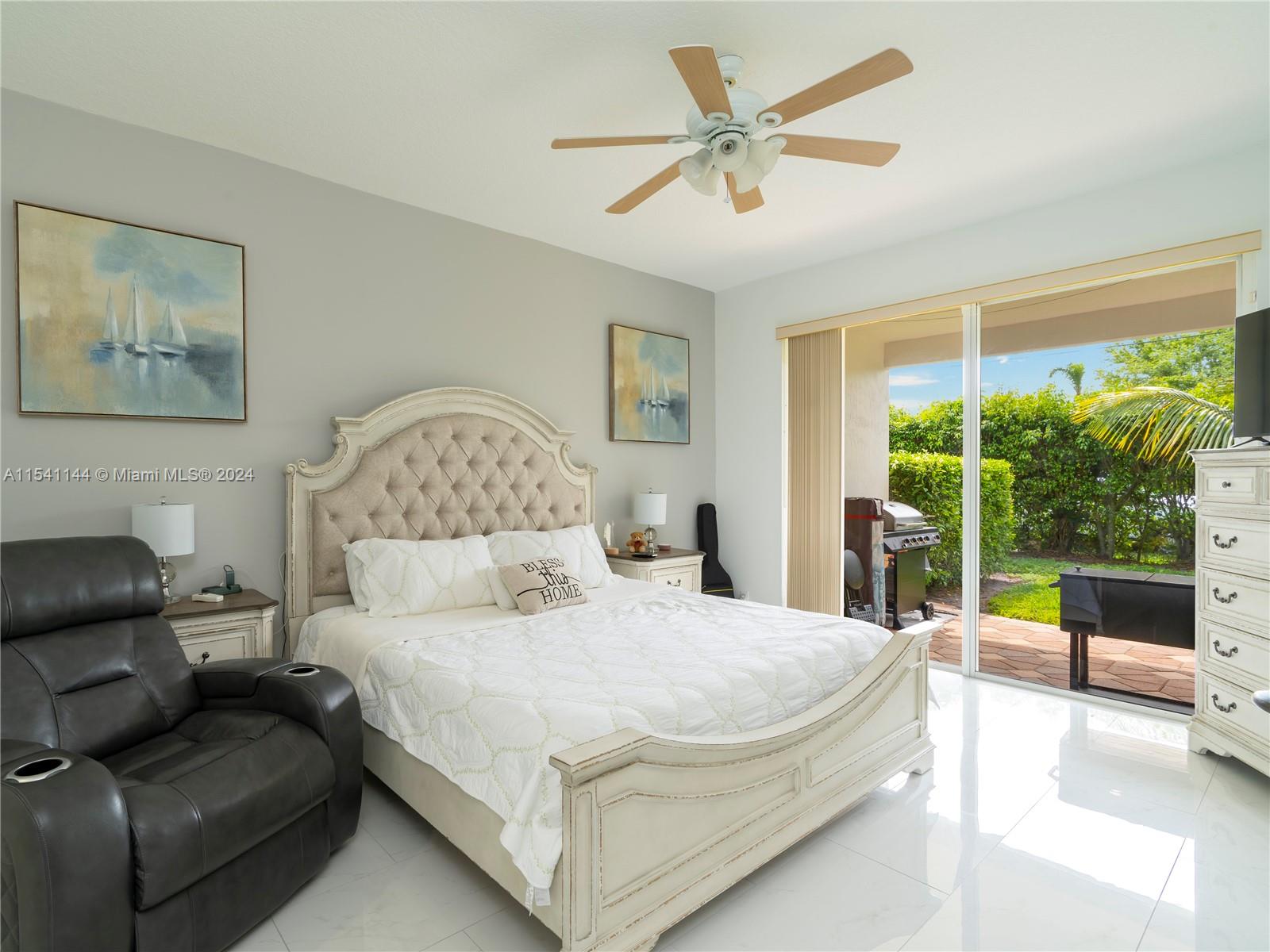 GATEWAY PALMS - Residential