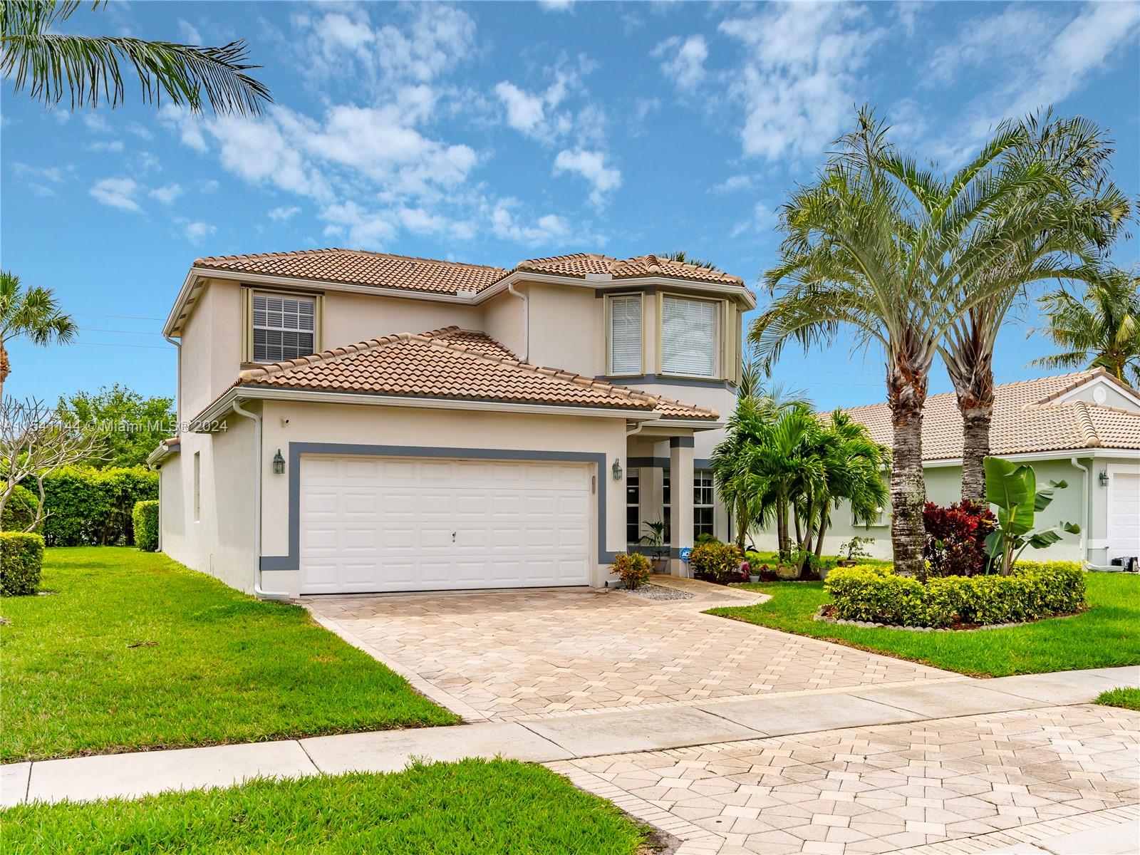 GATEWAY PALMS - Residential