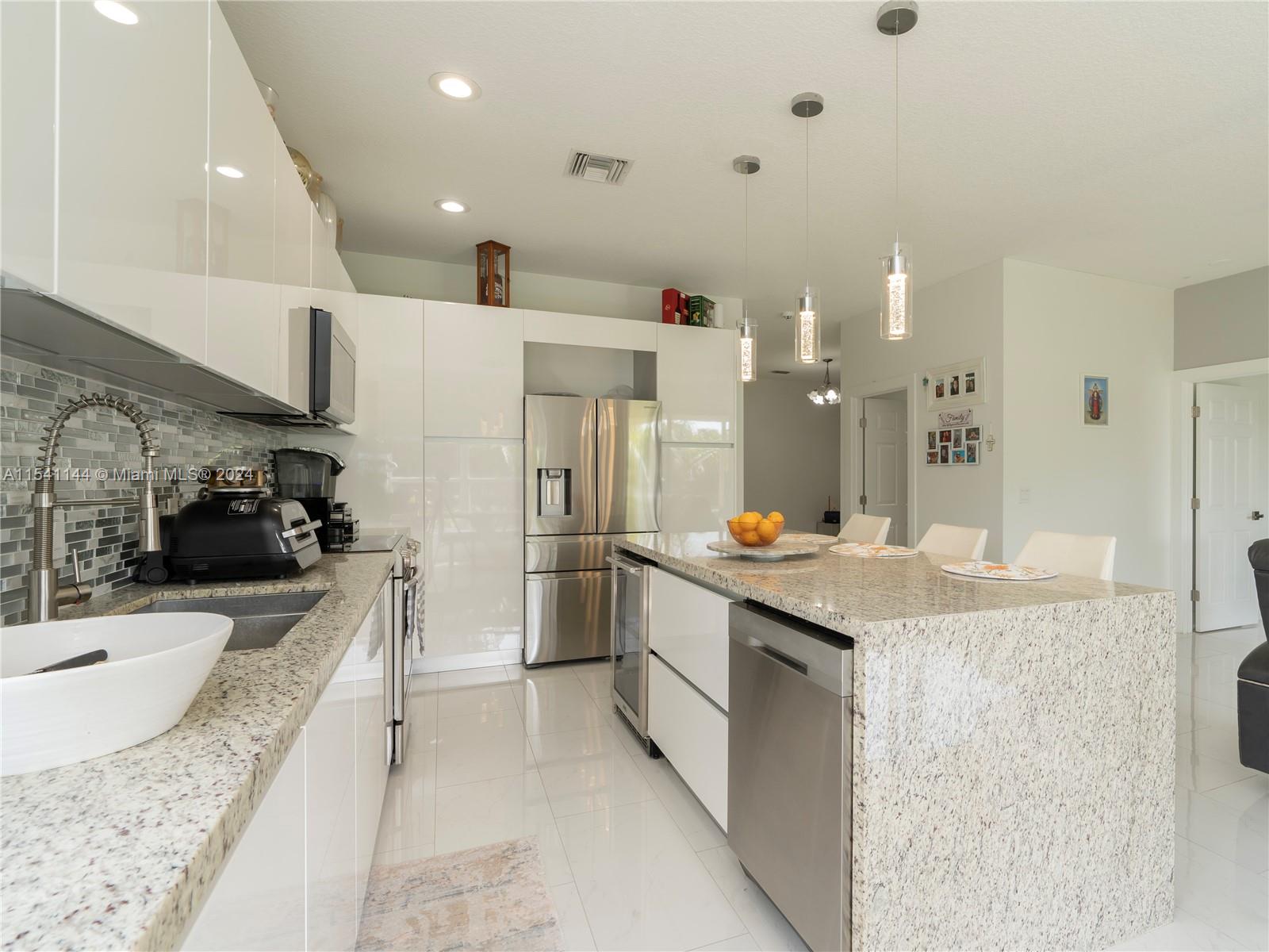 GATEWAY PALMS - Residential