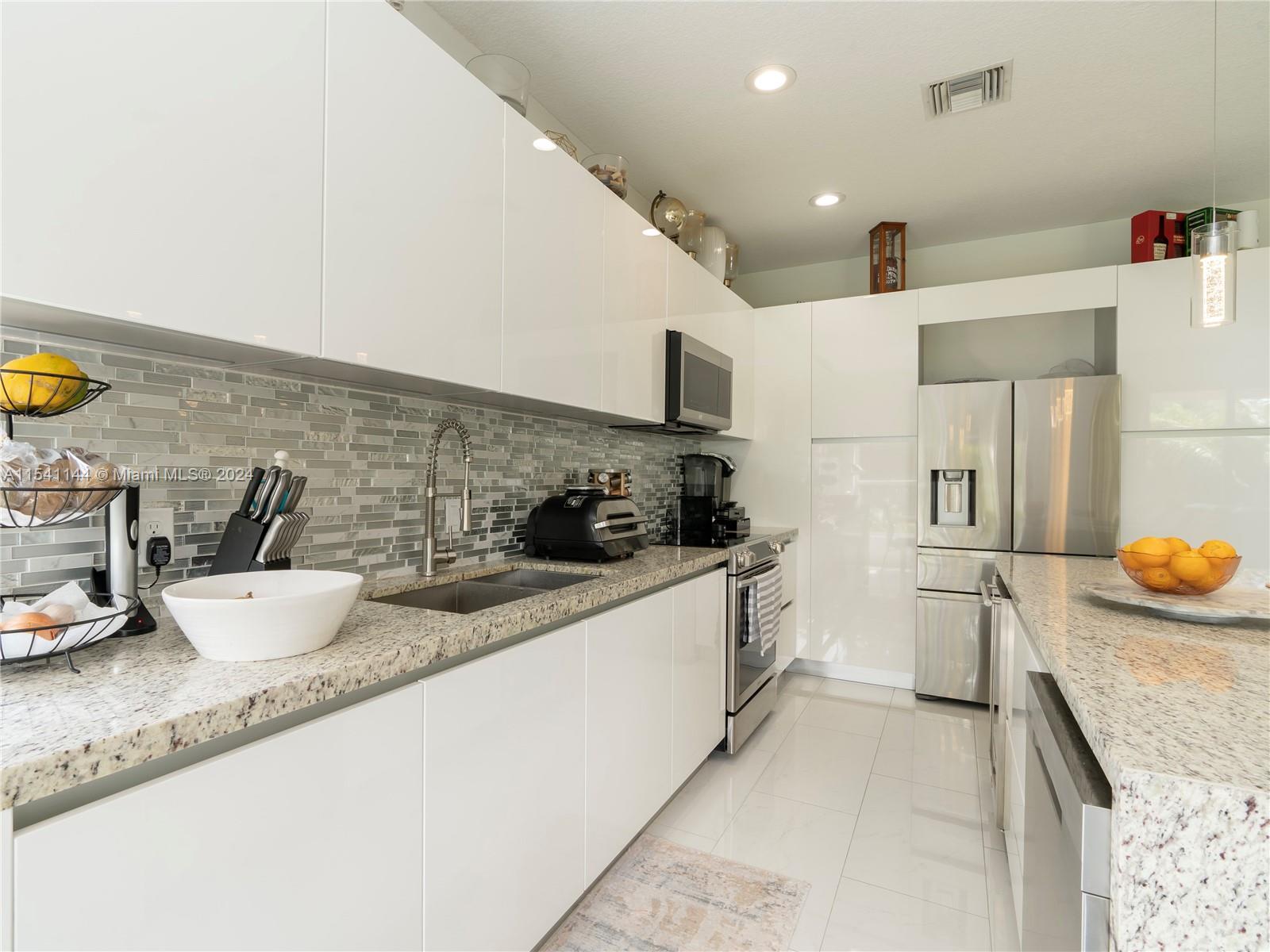 GATEWAY PALMS - Residential