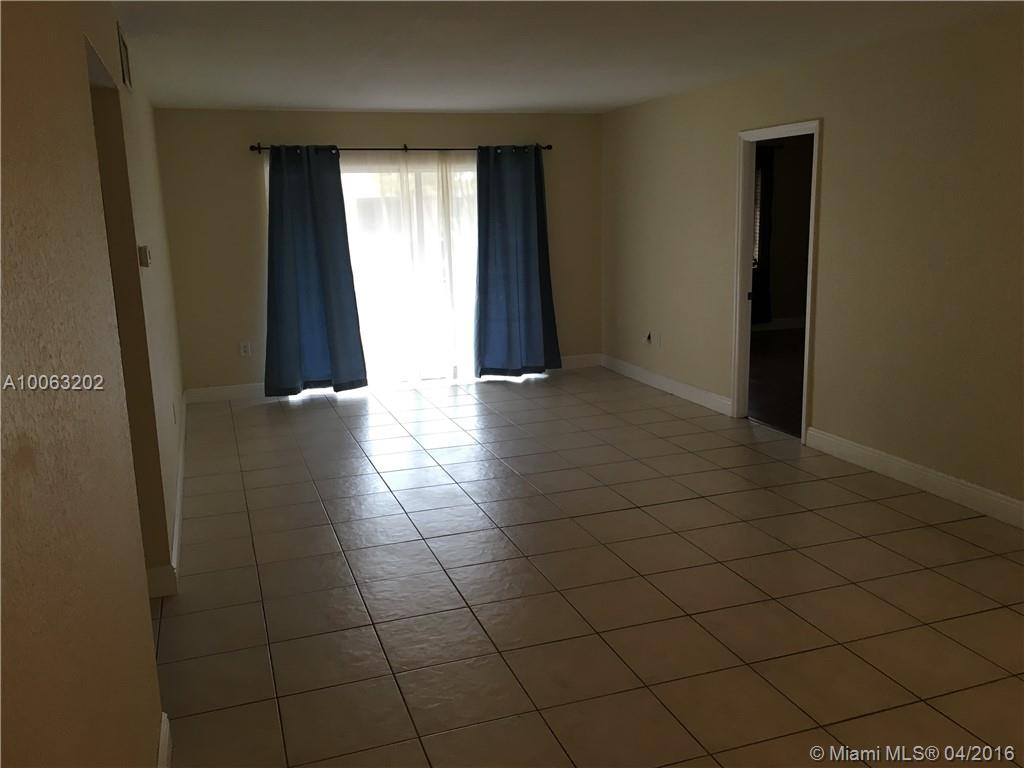 Well maintained 3 bedroom 2 bath condo.  Tile floors & laminate floors. Stainless steel appliances. Screened Porch. Open parking for all tenants.  Near  great schools, grocery store, Super Target, U of M, South Miami, Pinecrest. Minutes from highway. Centrally located.