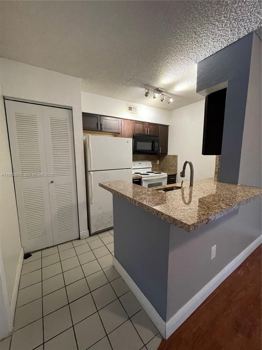 LAKEVIEW CLUB CONDO - Residential Lease