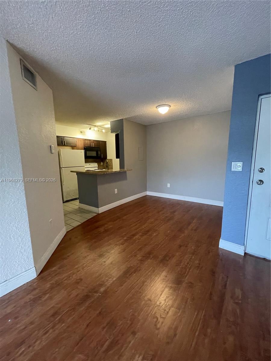LAKEVIEW CLUB CONDO - Residential Lease