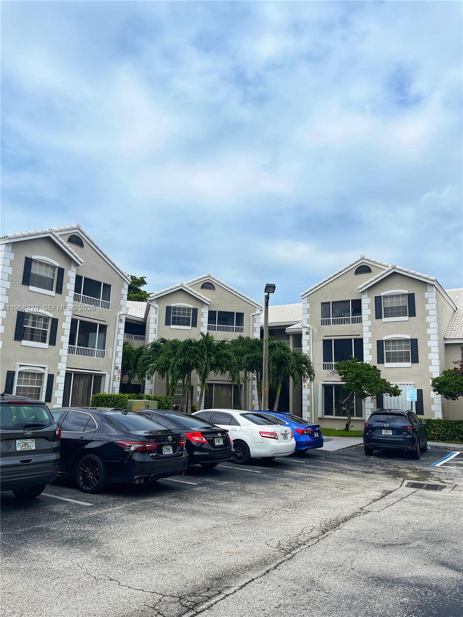 LAKEVIEW CLUB CONDO - Residential Lease