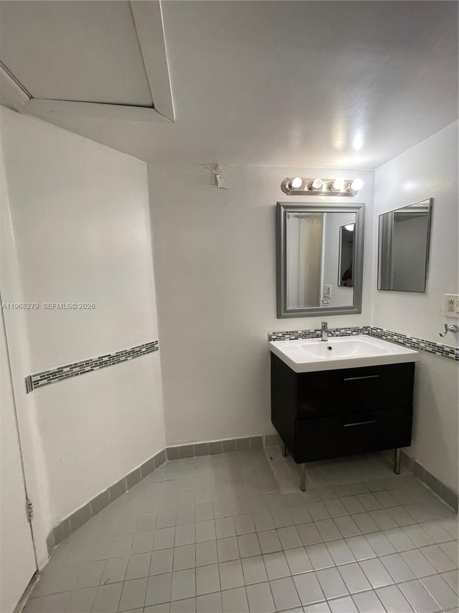 LAKEVIEW CLUB CONDO - Residential Lease