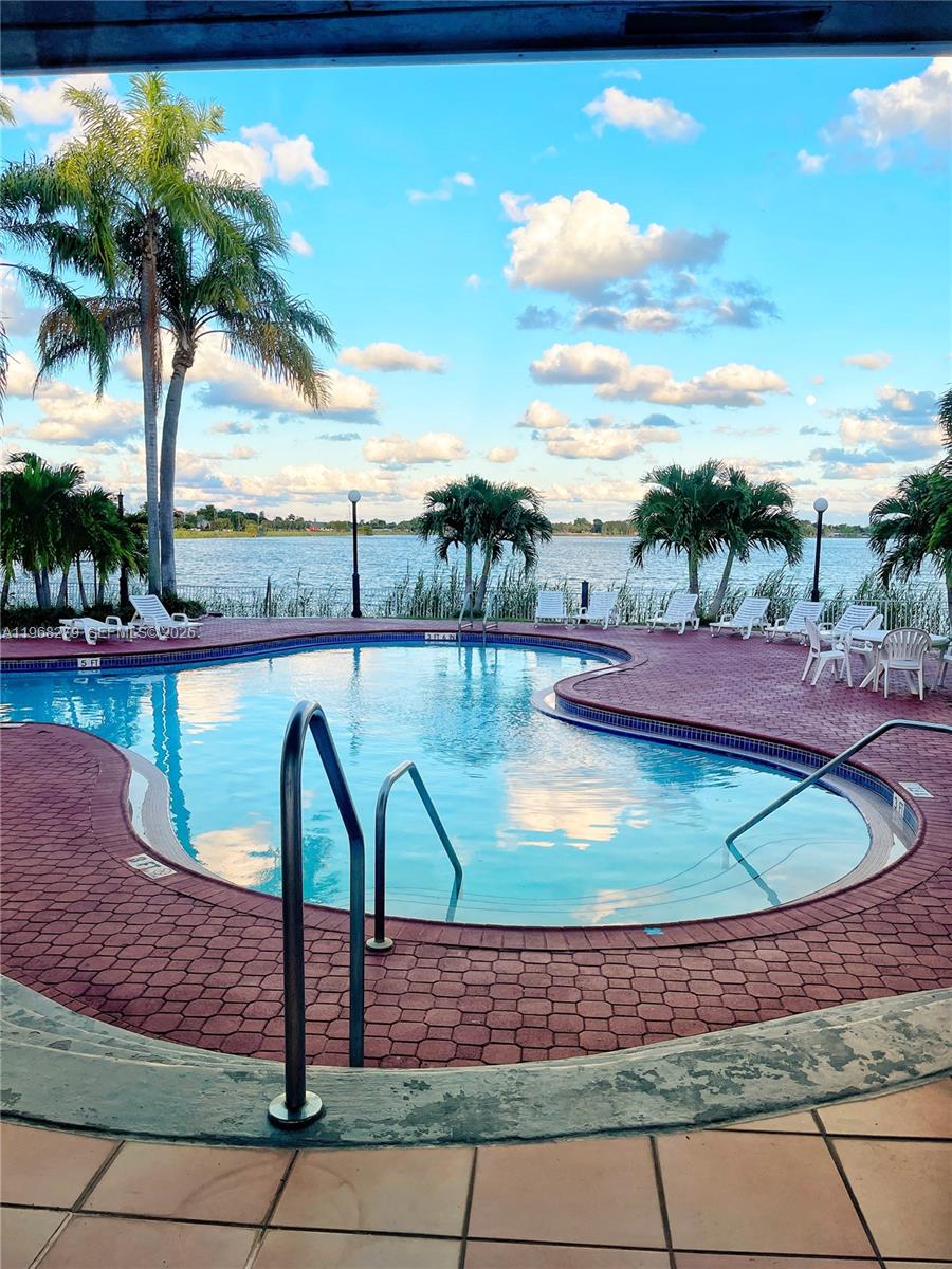 LAKEVIEW CLUB CONDO - Residential Lease