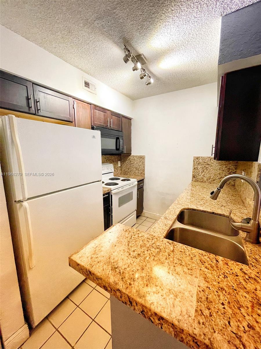 LAKEVIEW CLUB CONDO - Residential Lease