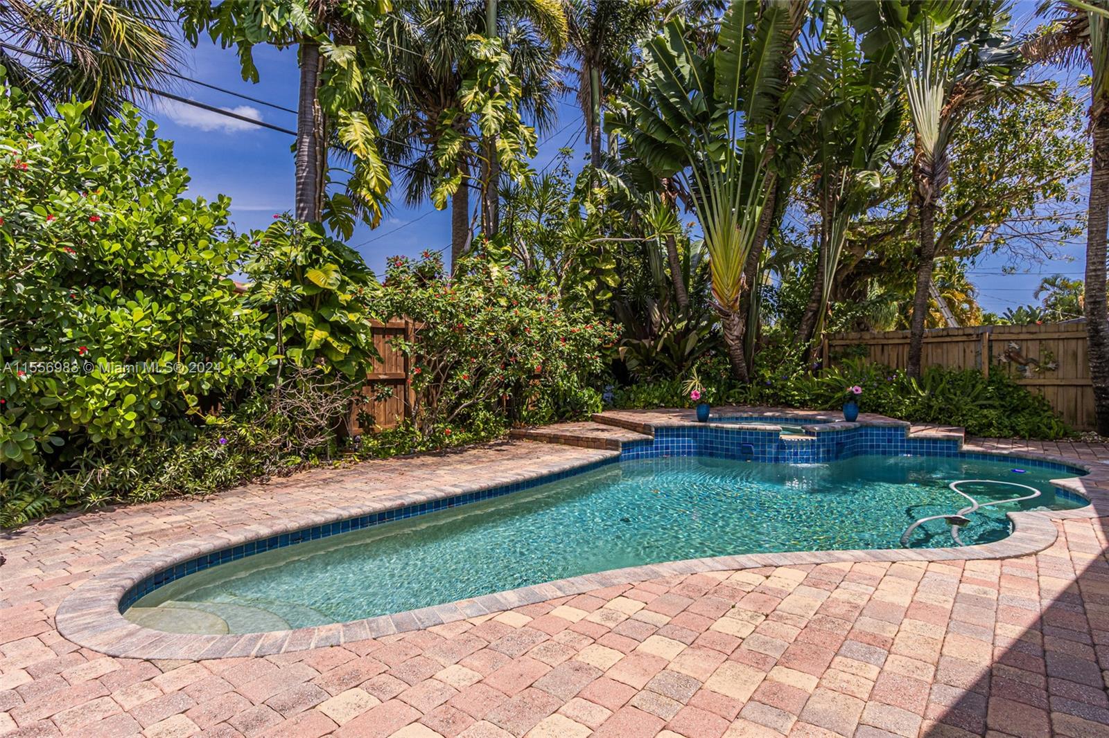 CORAL SHORES - Residential