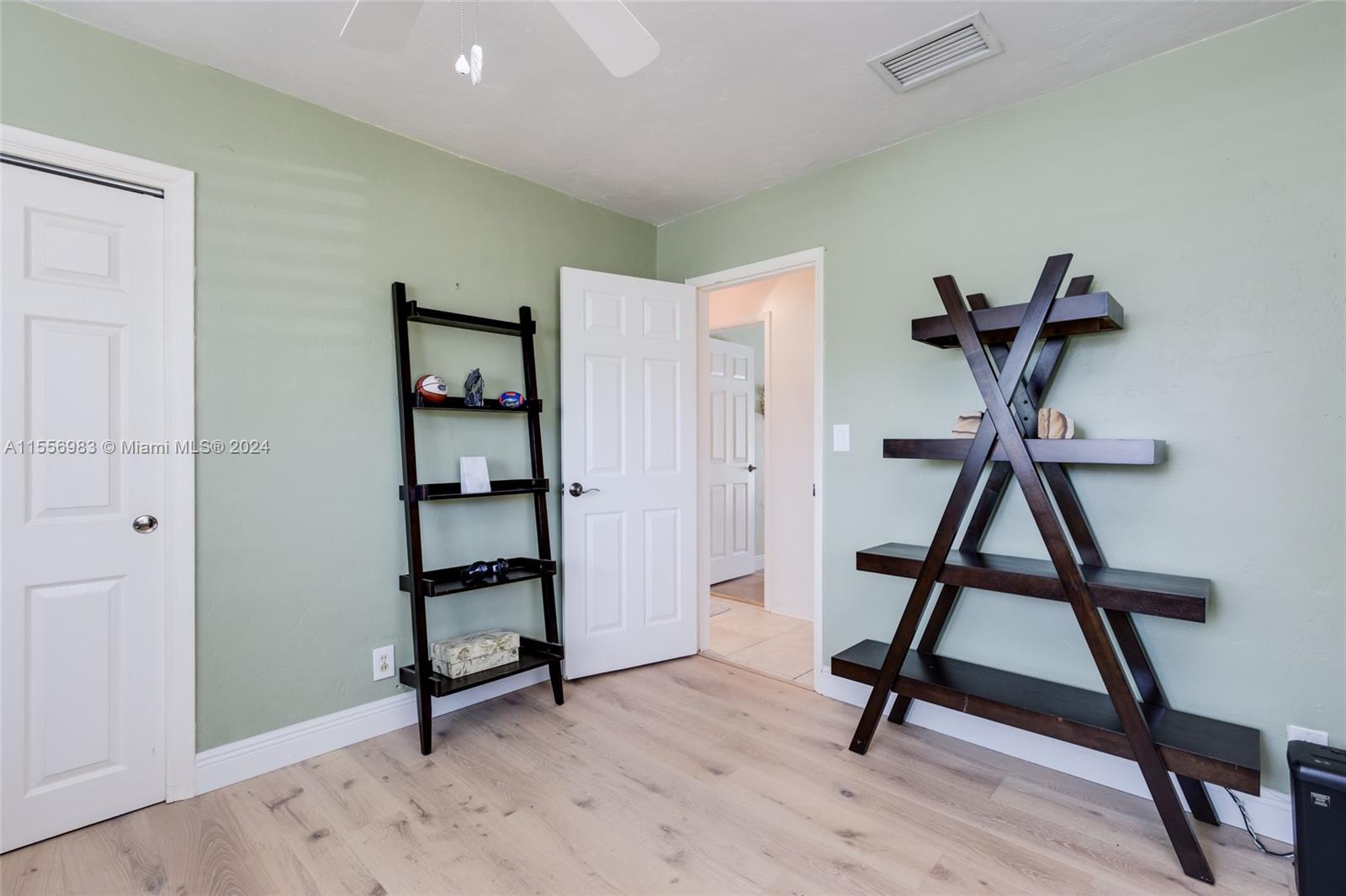 CORAL SHORES - Residential