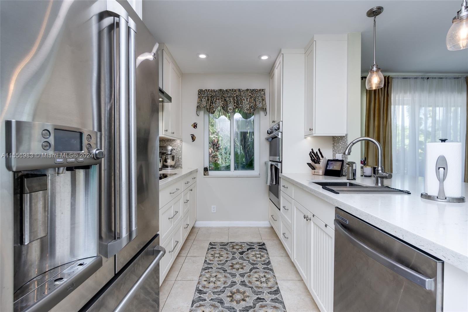 CORAL SHORES - Residential