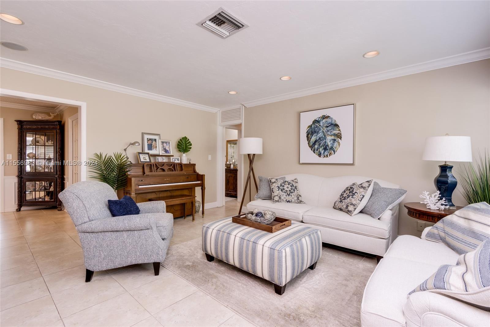 CORAL SHORES - Residential
