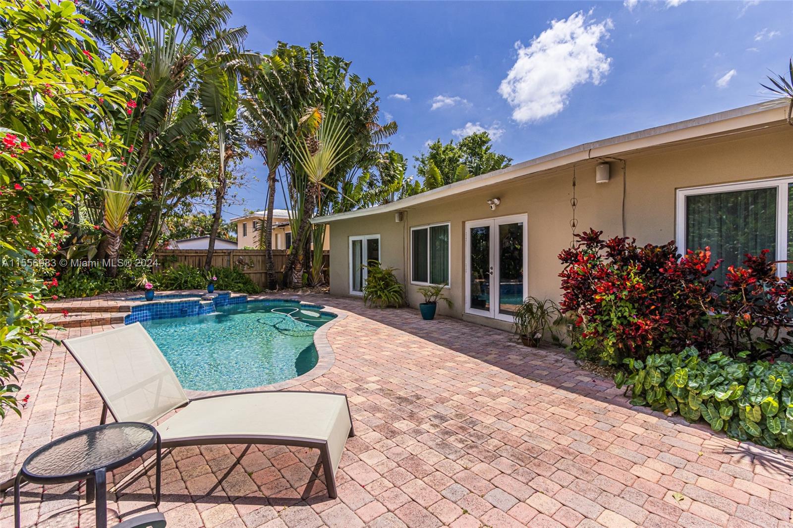 CORAL SHORES - Residential