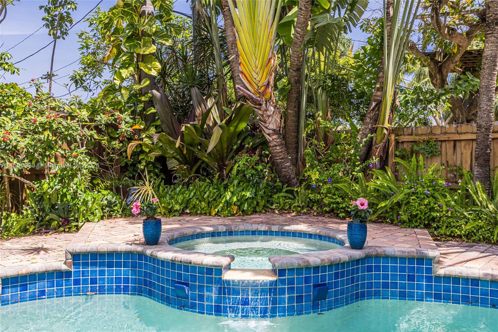 CORAL SHORES - Residential