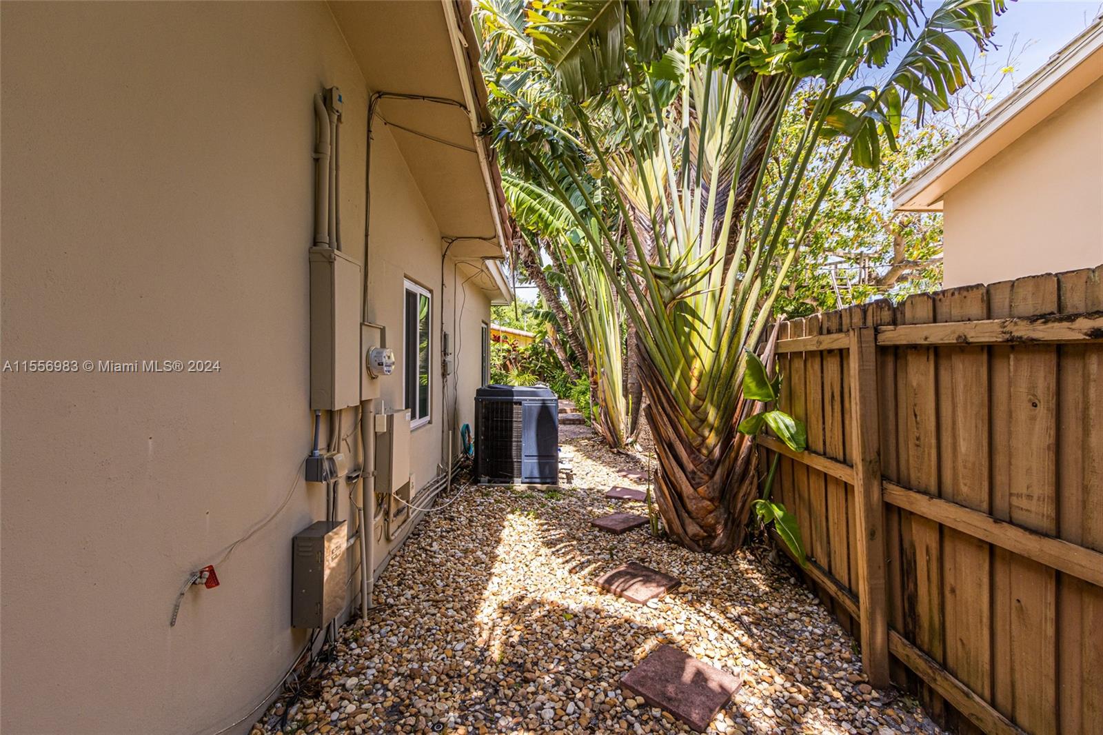 CORAL SHORES - Residential
